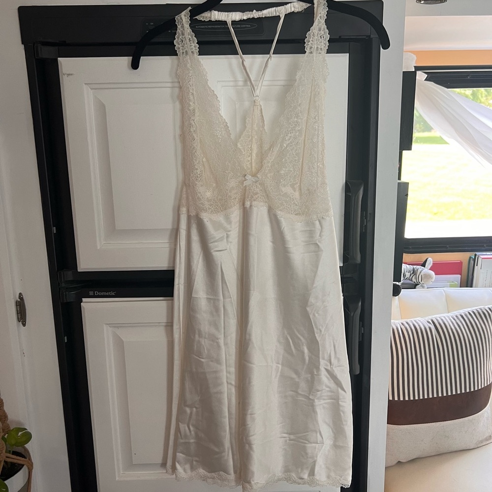 Victoria’s Secret Slip Nighty sz L Ivory